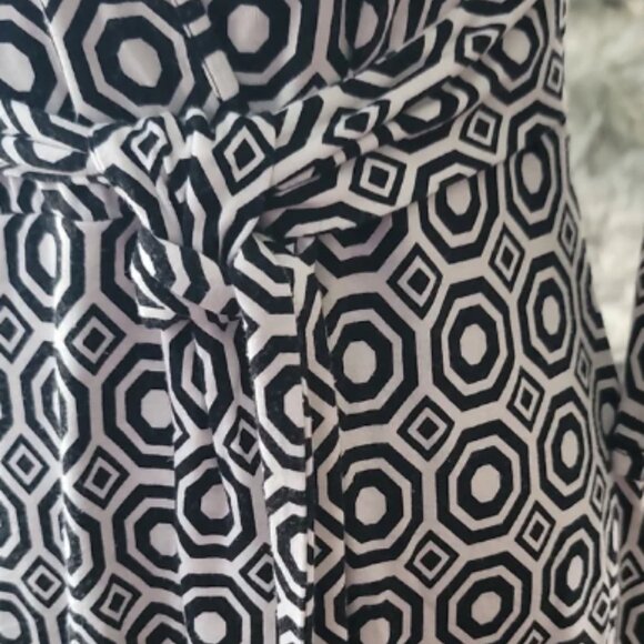 Cynthia Rowley Black and White Wrap Dress with Long Sleeves - Picture 3 of 9